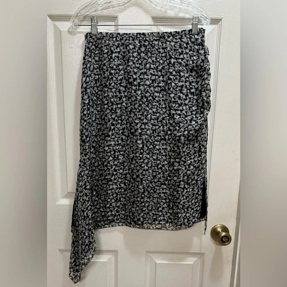 Dana Buchman Silk Skirt Black White Size 8 Asymmetrical Hem Ruching Y2K NWT - Picture 2 of 8